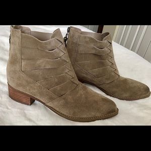 Volatile blix ankle booties